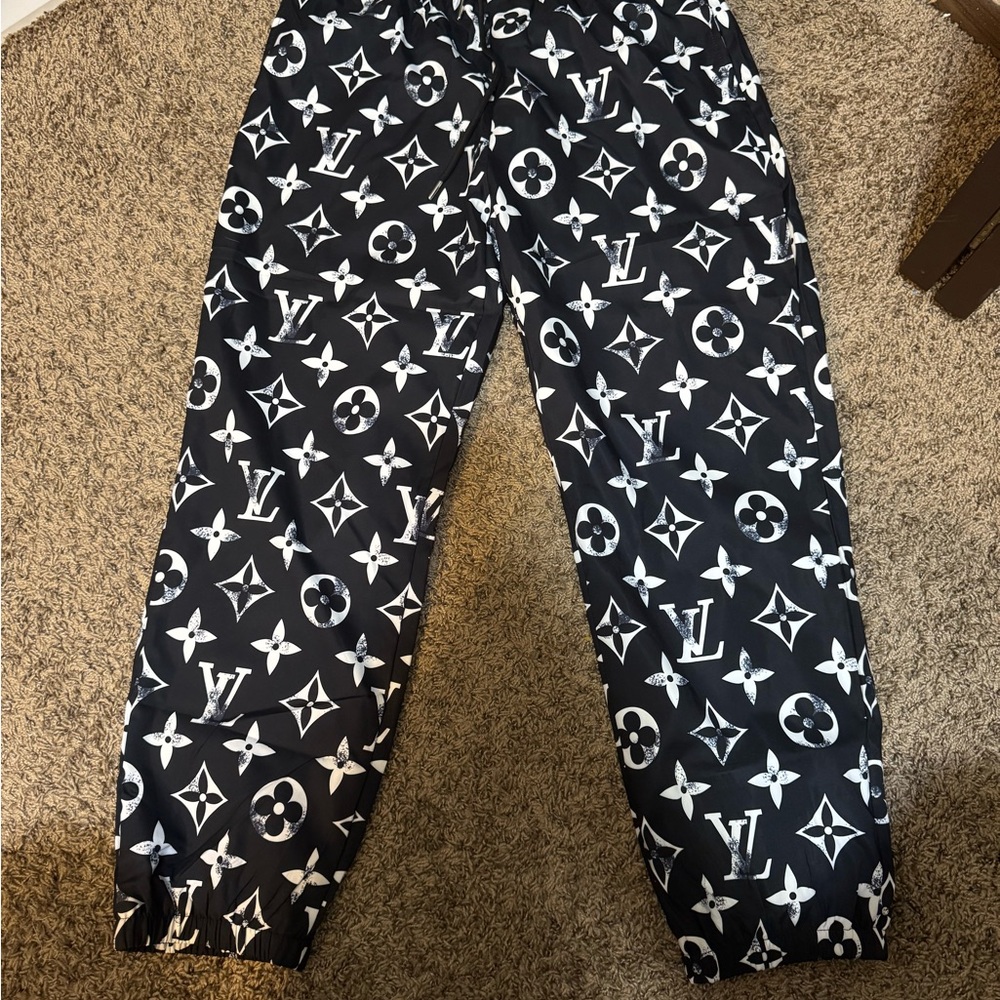 Authentic Louis Vuitton Joggers Size Large - Picture 5 of 6